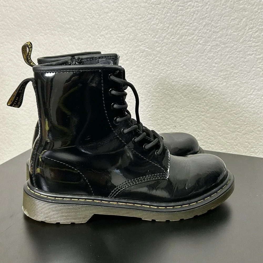 Dr. Martens Delaney Black Patent Leather Boots - Junior/Women's 6 (USL) Men's 5‎
